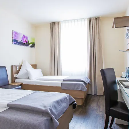 Kronprinz מלון 3*