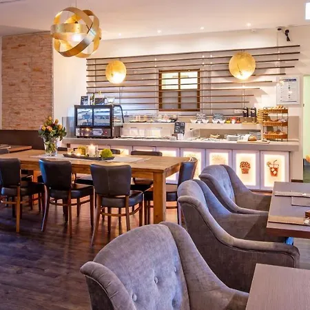 Kronprinz Hotel 3*
